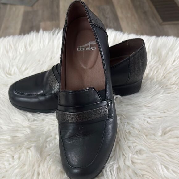 Dansko Black Leather Loafers Timeless Design Size 39 - Picture 1 of 11